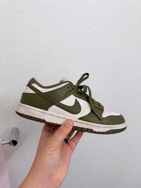 Nike dunk low olive